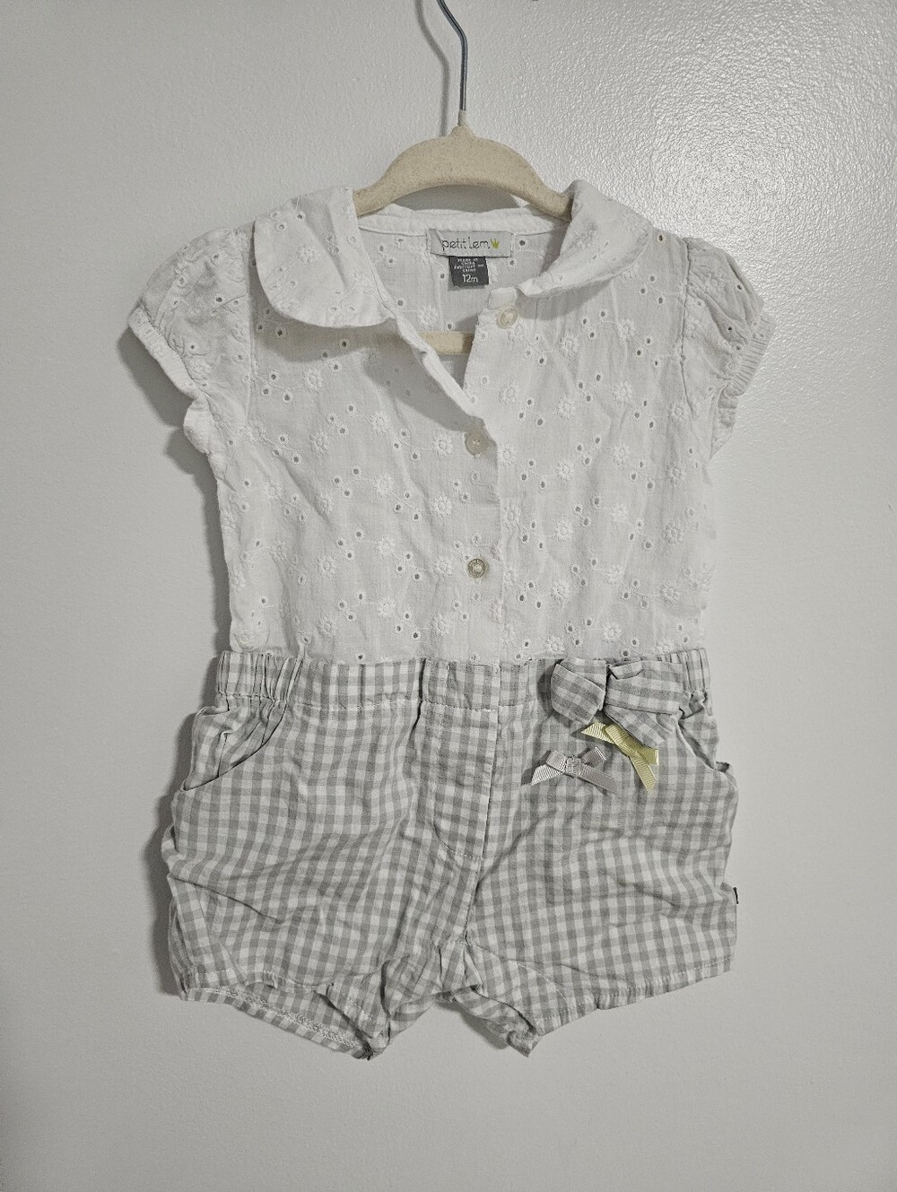 🧸4/20$ Petit Lem White Eyelet Blouse With Gingham Short One Piece Size 12M Baby